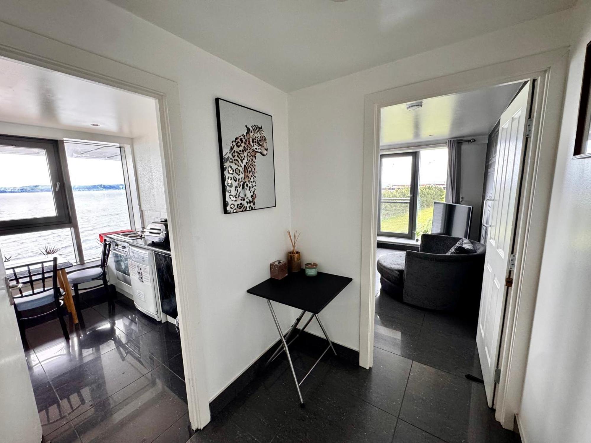 Ocean Park Apartments - Oceanfront - Free Parking And Fast Wifi Edinburgh Exterior photo